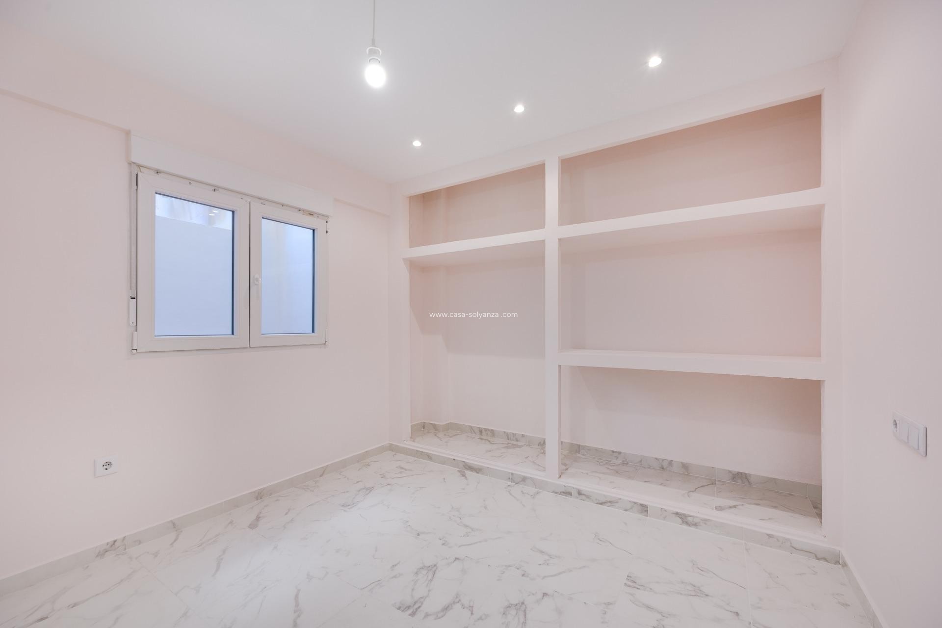 Resale - Apartment / flat - Torrevieja - Center