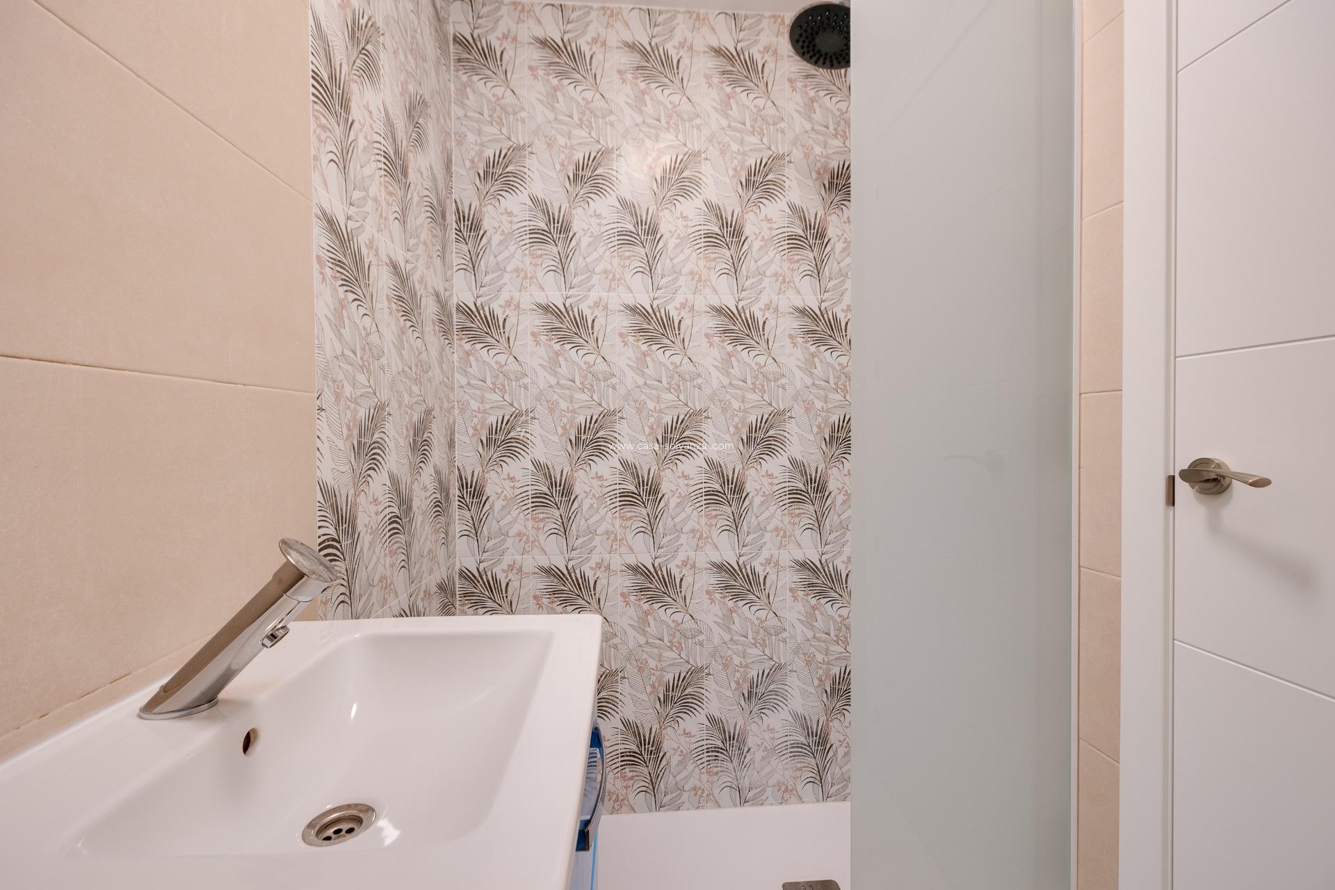 Resale - Apartment / flat - Torrevieja - Center