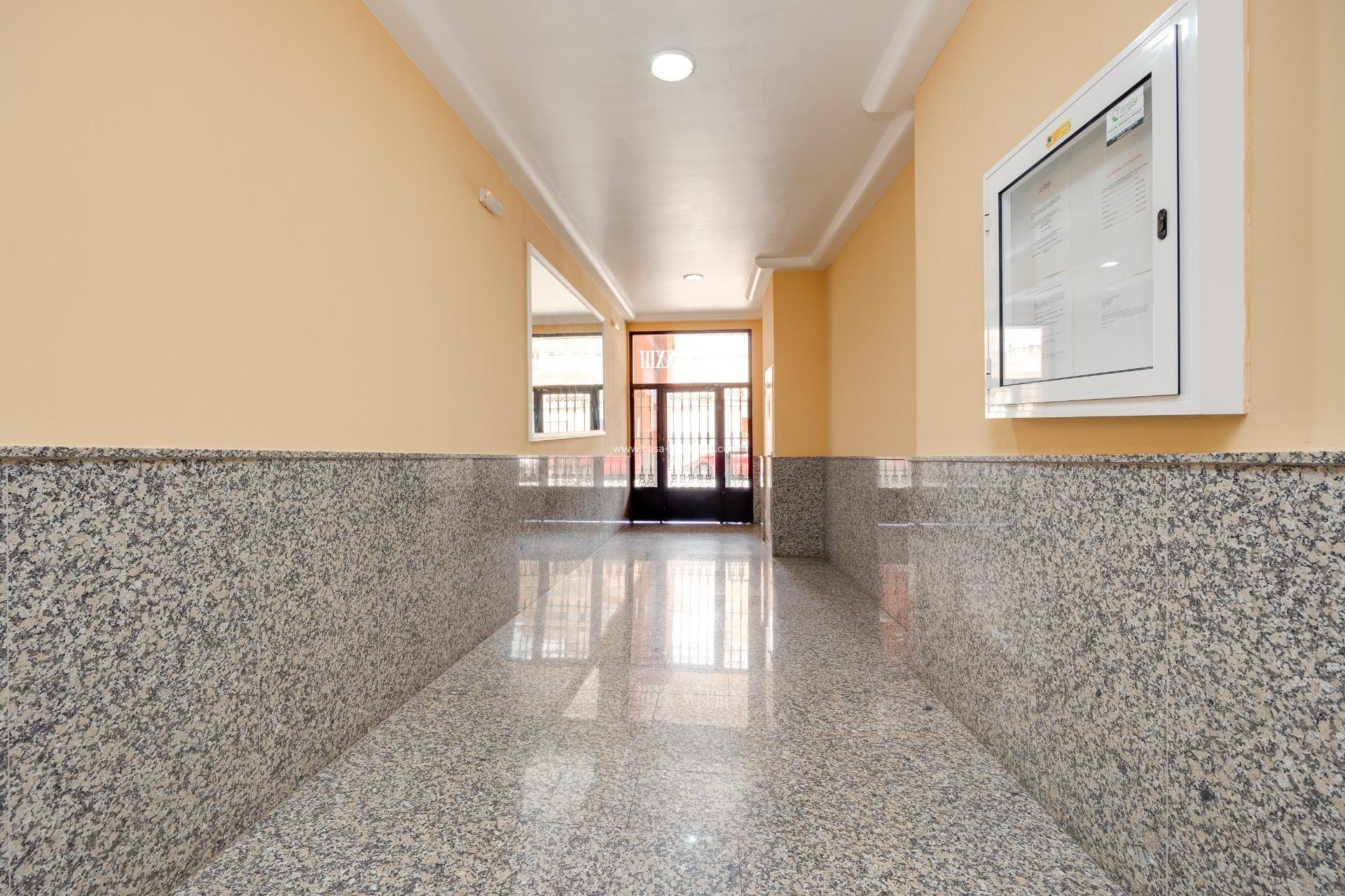Resale - Apartment / flat - Torrevieja - Center