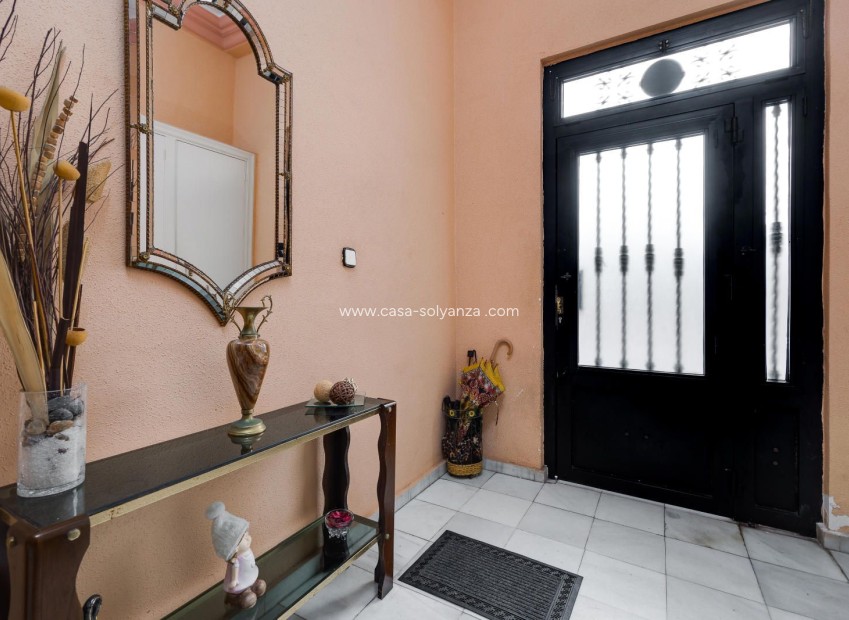 Resale - Apartment / flat - Torrevieja - Centro - Muelle Pesquero