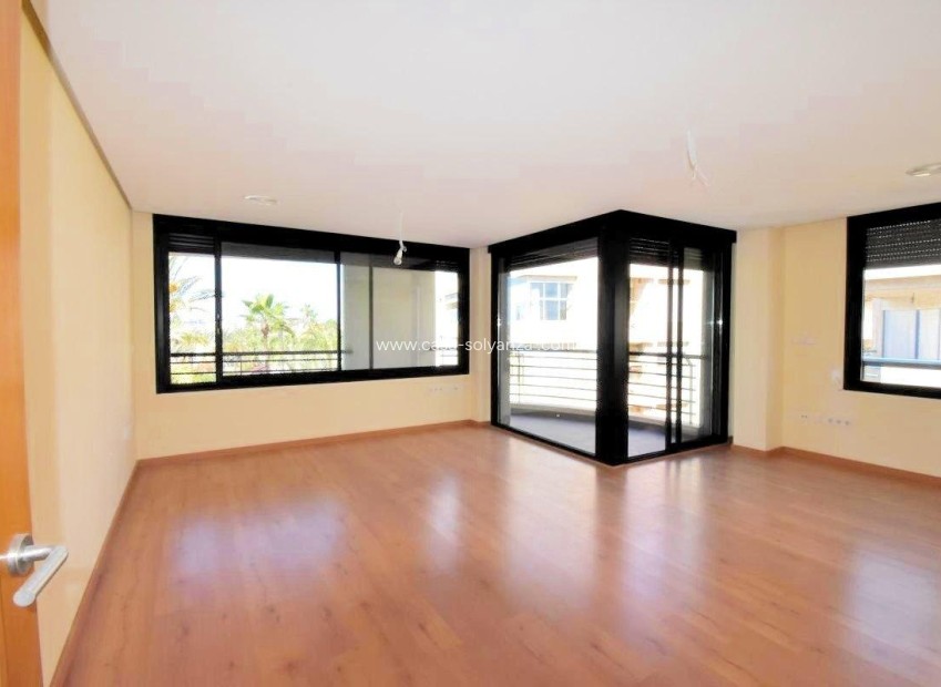 Resale - Apartment / flat - Torrevieja - Centro - Muelle Pesquero