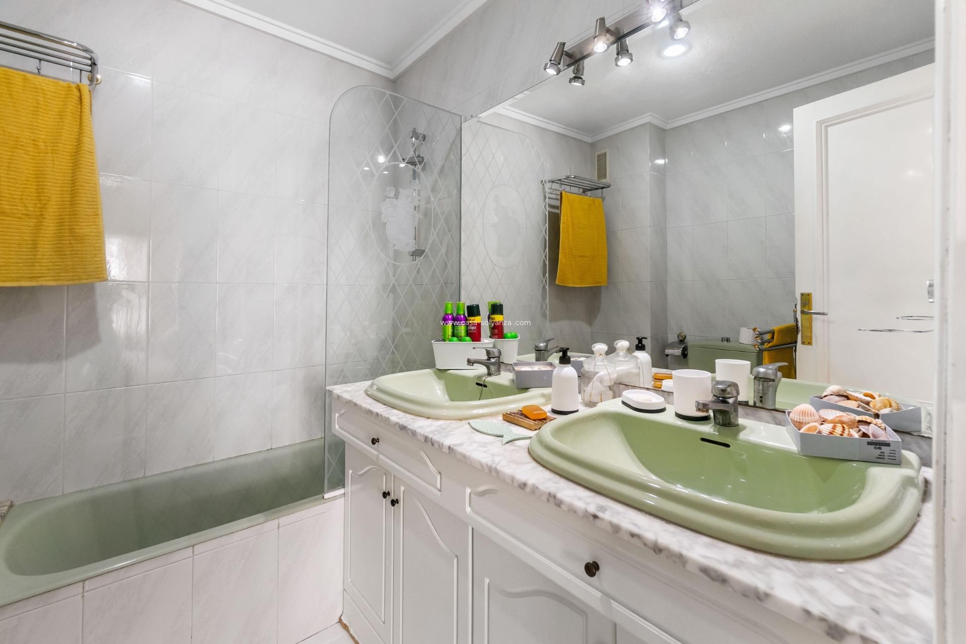 Resale - Apartment / flat - Torrevieja - Centro - Muelle Pesquero