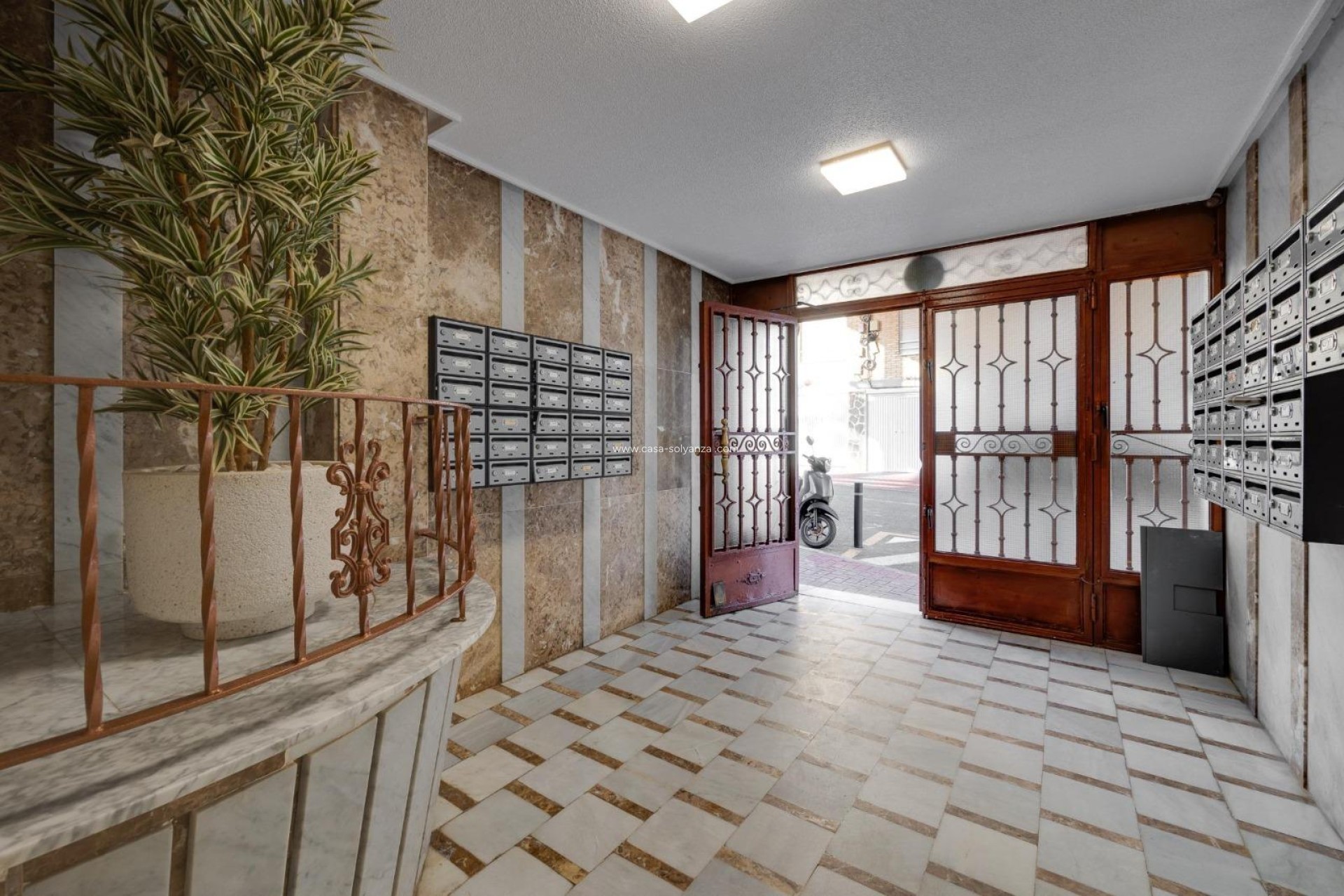 Resale - Apartment / flat - Torrevieja - Costa Blanca