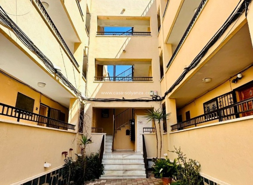 Resale - Apartment / flat - Torrevieja - El chaparral