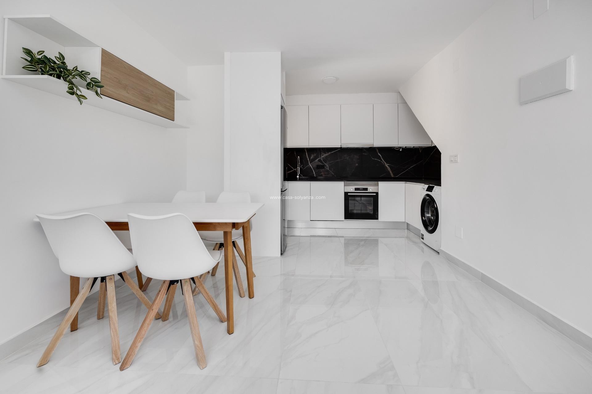 Resale - Apartment / flat - Torrevieja - El Limonar