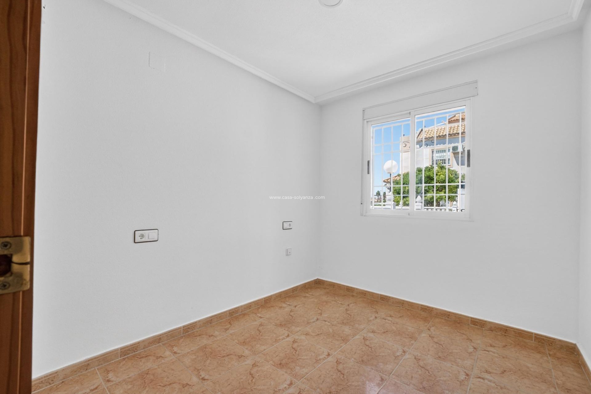 Resale - Apartment / flat - Torrevieja - El Limonar