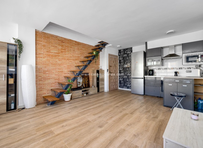 Resale - Apartment / flat - Torrevieja - Eliseos playa