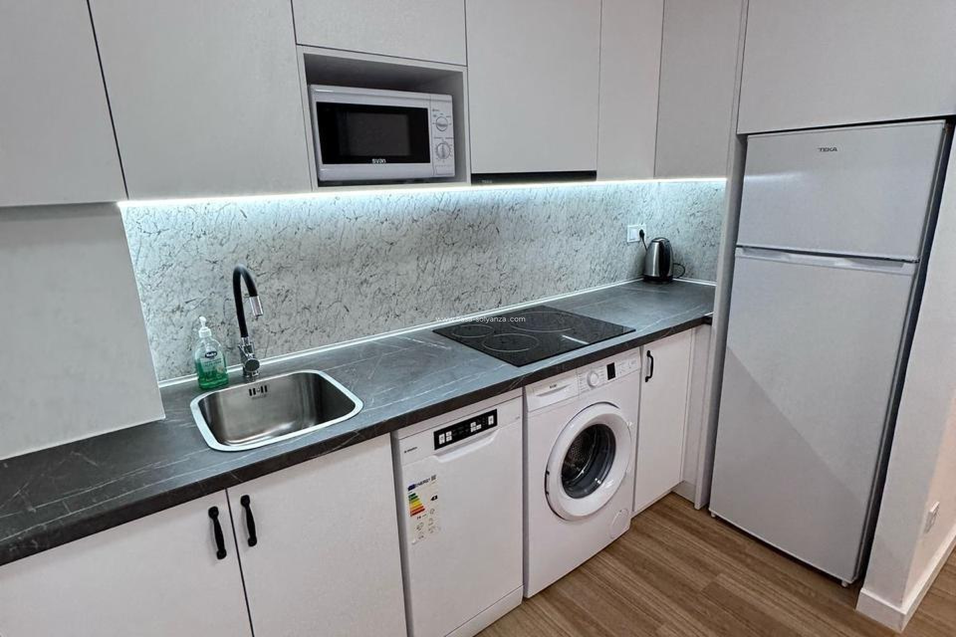 Resale - Apartment / flat - Torrevieja - Estacion Autobuses