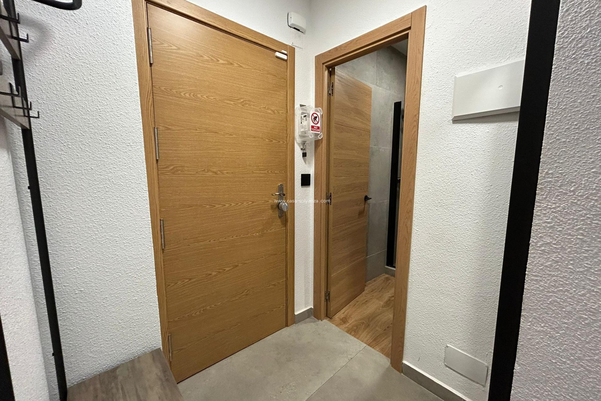 Resale - Apartment / flat - Torrevieja - Estacion Autobuses