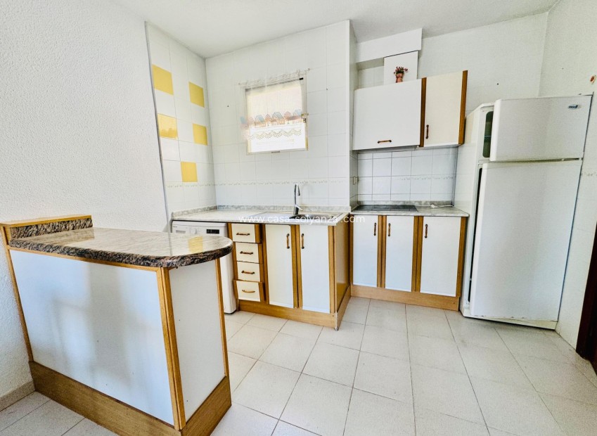 Resale - Apartment / flat - Torrevieja - Estacion Autobuses