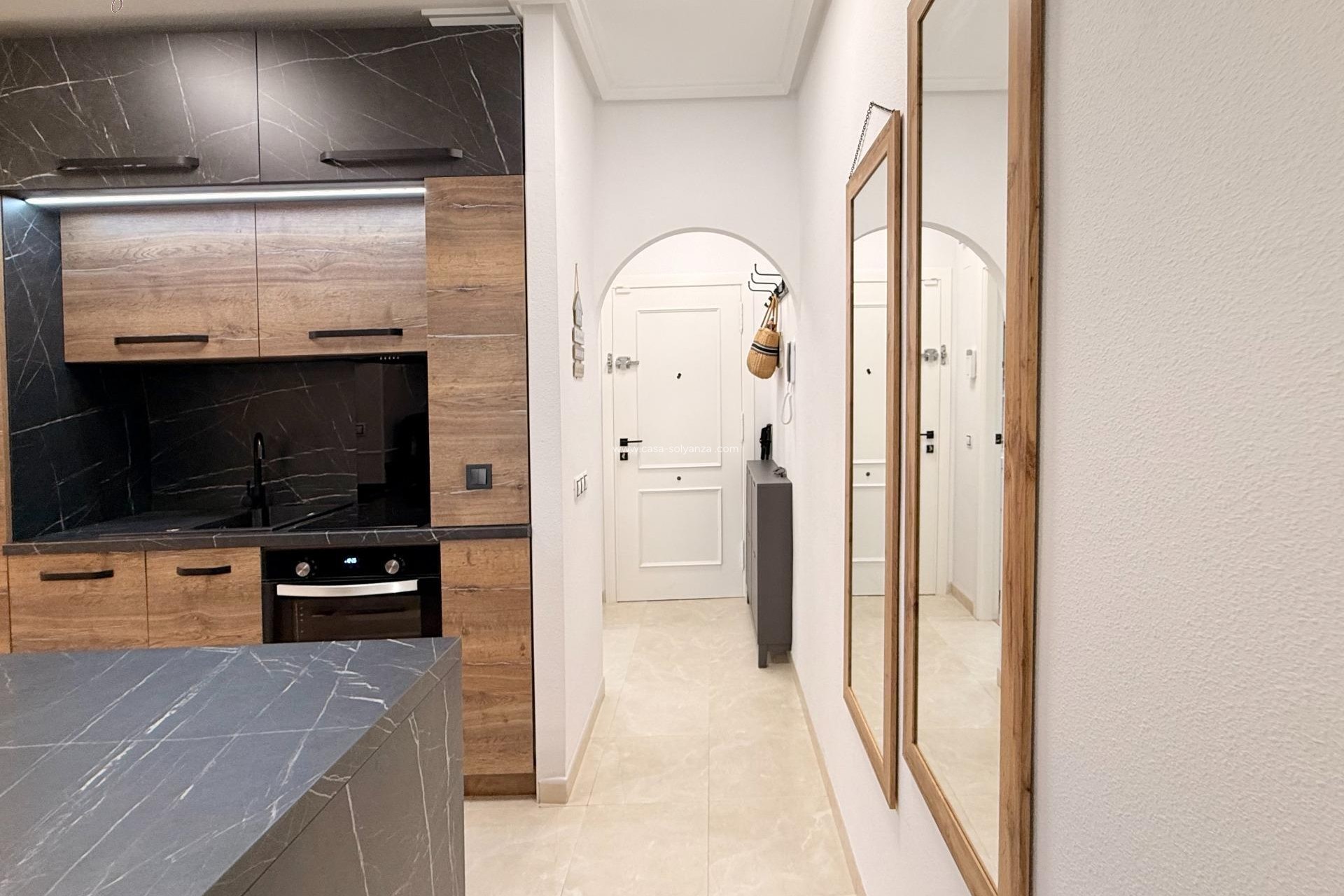 Resale - Apartment / flat - Torrevieja - Estacion Autobuses