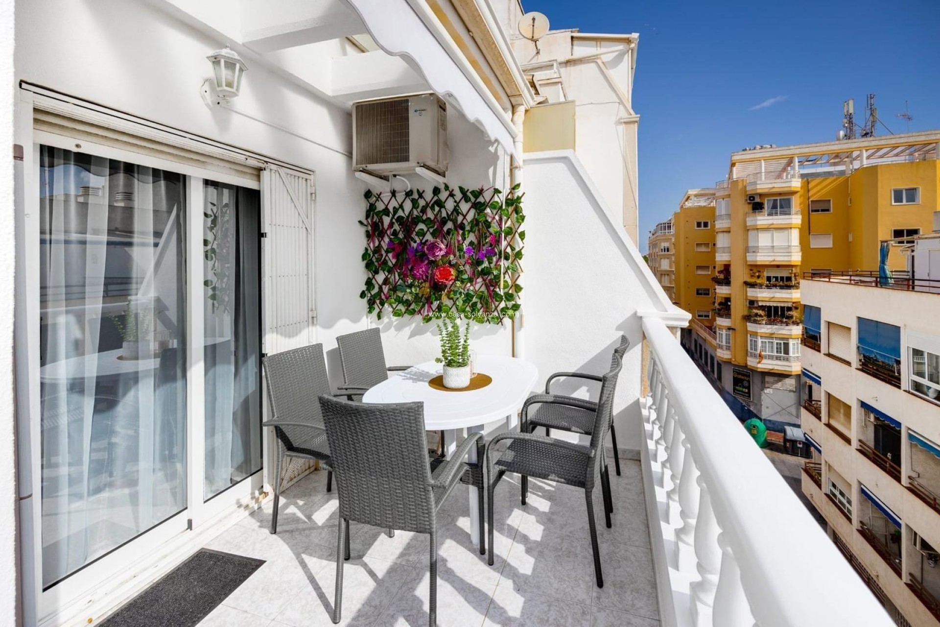 Resale - Apartment / flat - Torrevieja - Estacion Autobuses