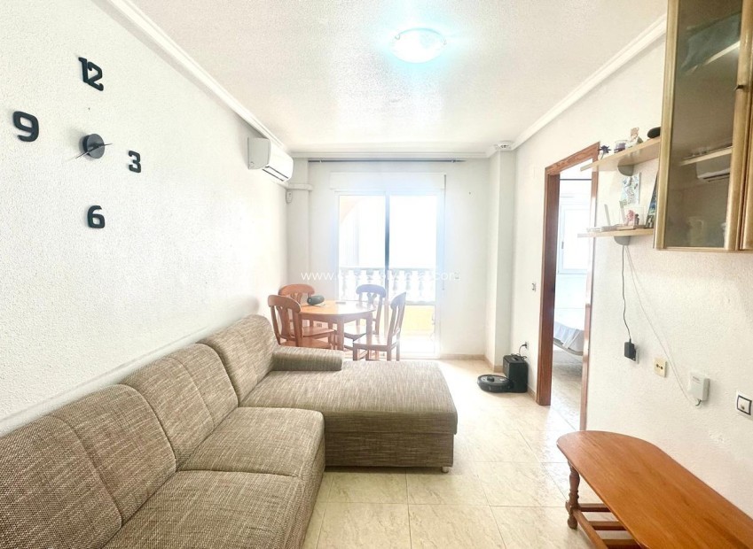 Resale - Apartment / flat - Torrevieja - Estacion Autobuses