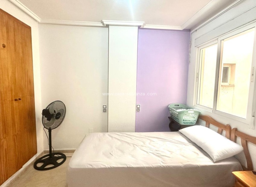 Resale - Apartment / flat - Torrevieja - Estacion Autobuses