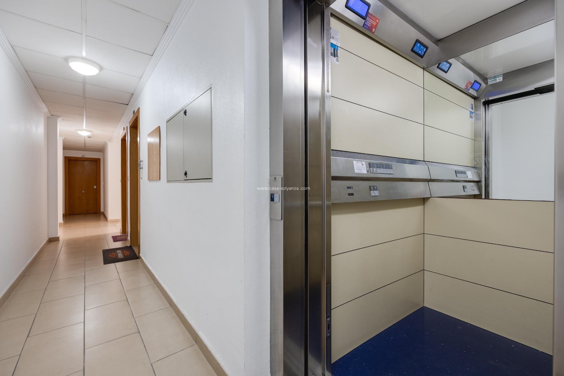 Resale - Apartment / flat - Torrevieja - Estacion Autobuses