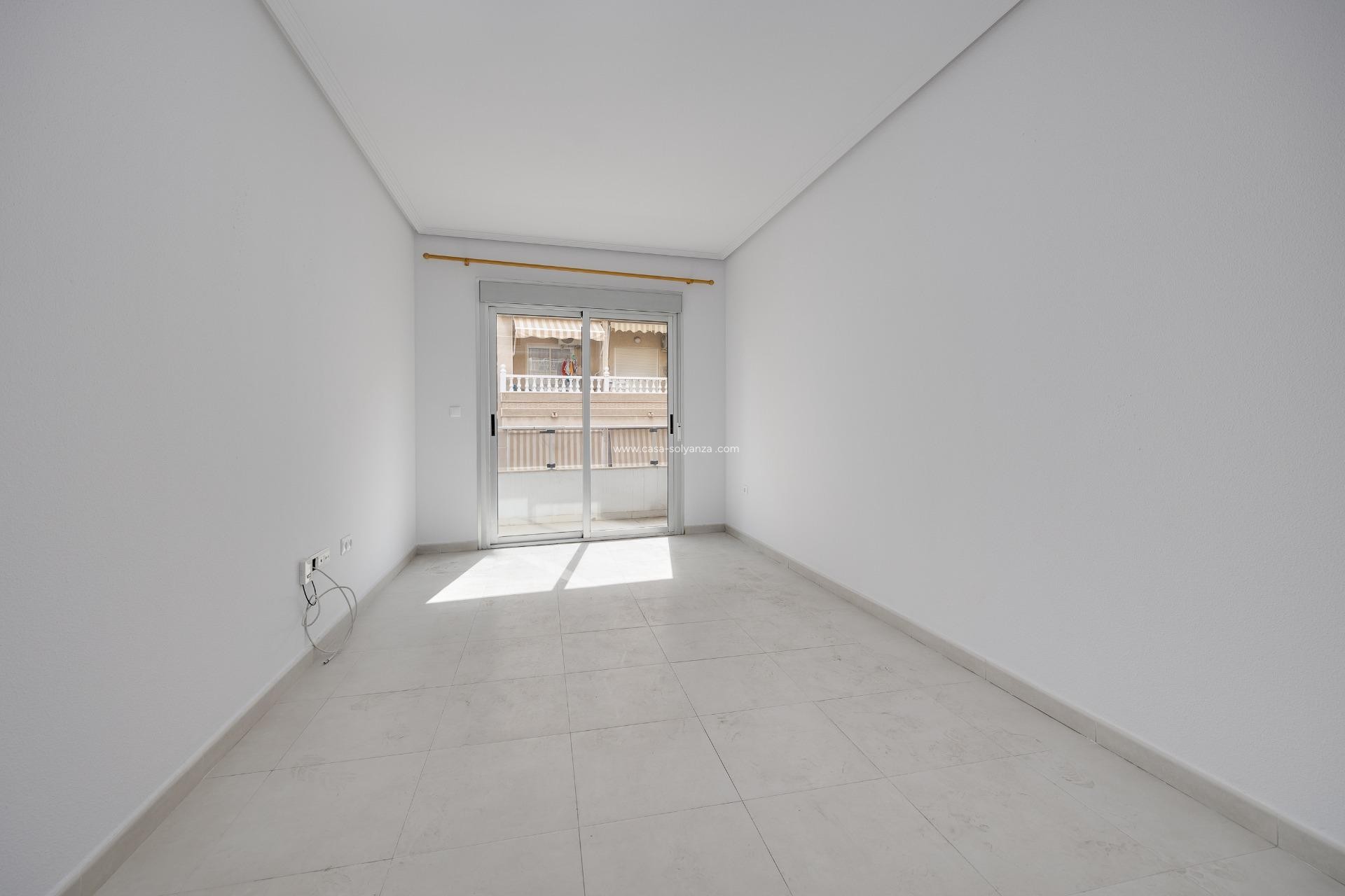 Resale - Apartment / flat - Torrevieja - Estacion Autobuses