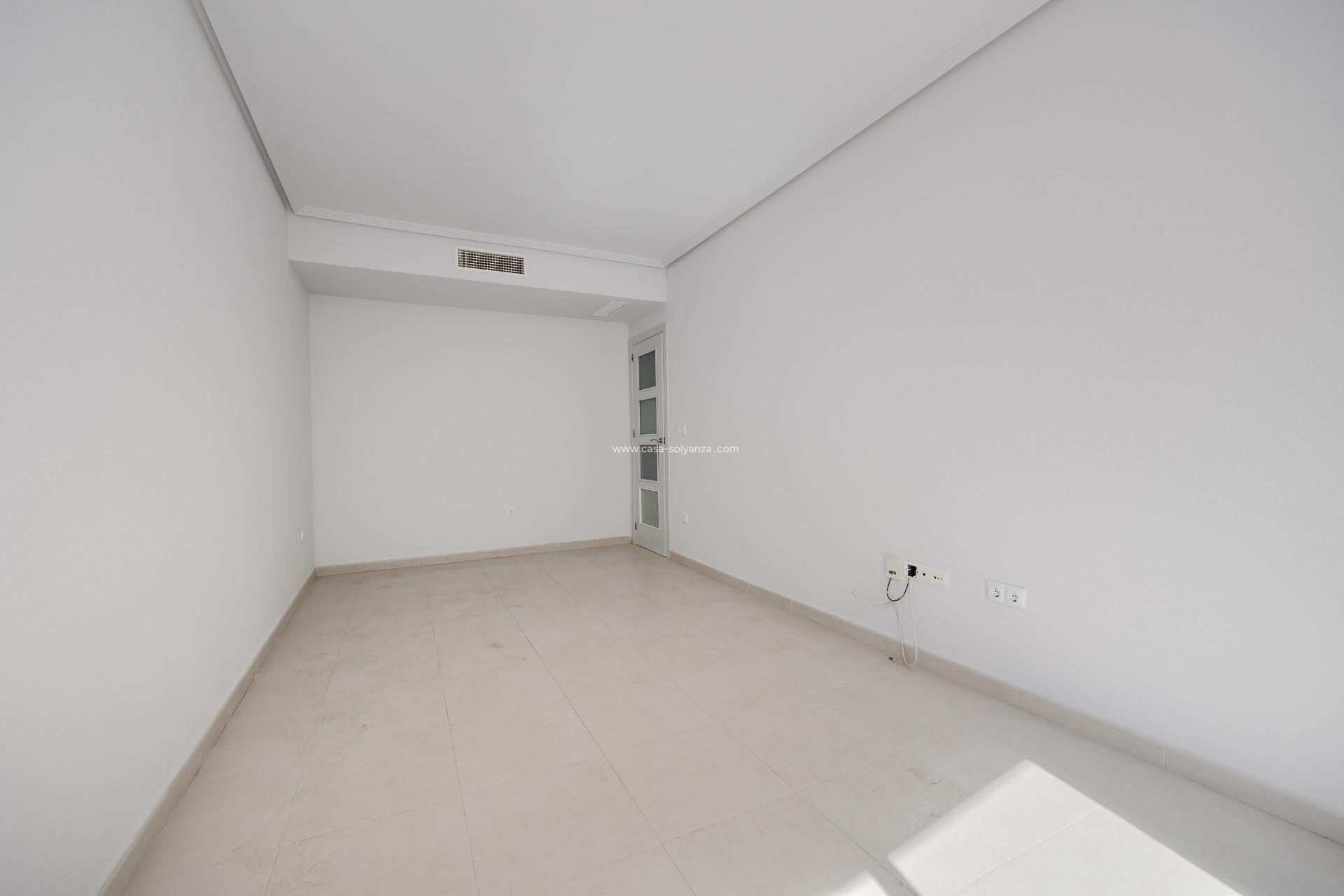 Resale - Apartment / flat - Torrevieja - Estacion Autobuses