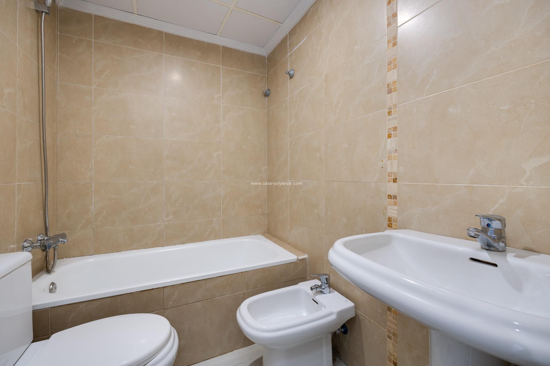 Resale - Apartment / flat - Torrevieja - Estacion Autobuses