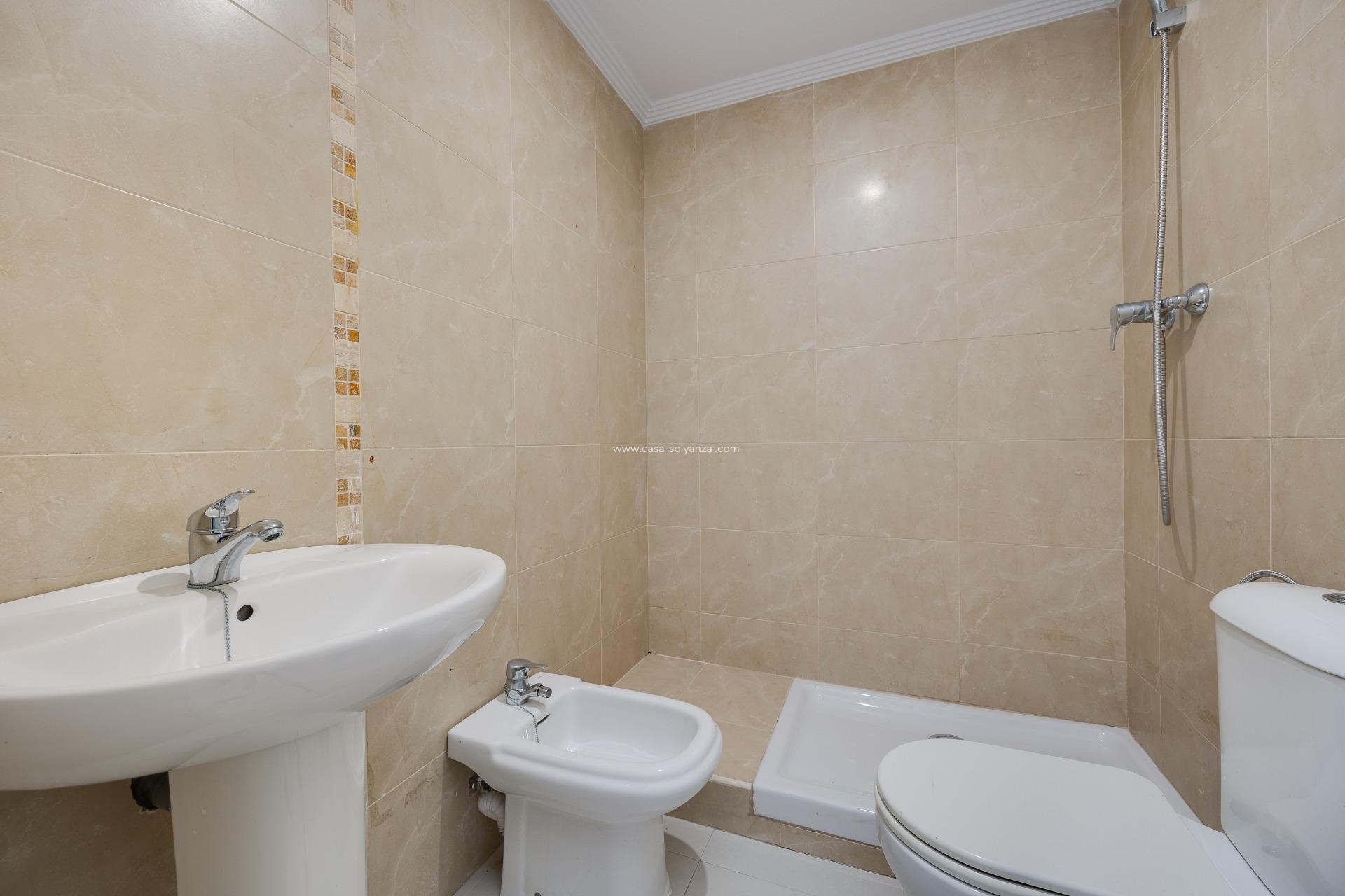 Resale - Apartment / flat - Torrevieja - Estacion Autobuses