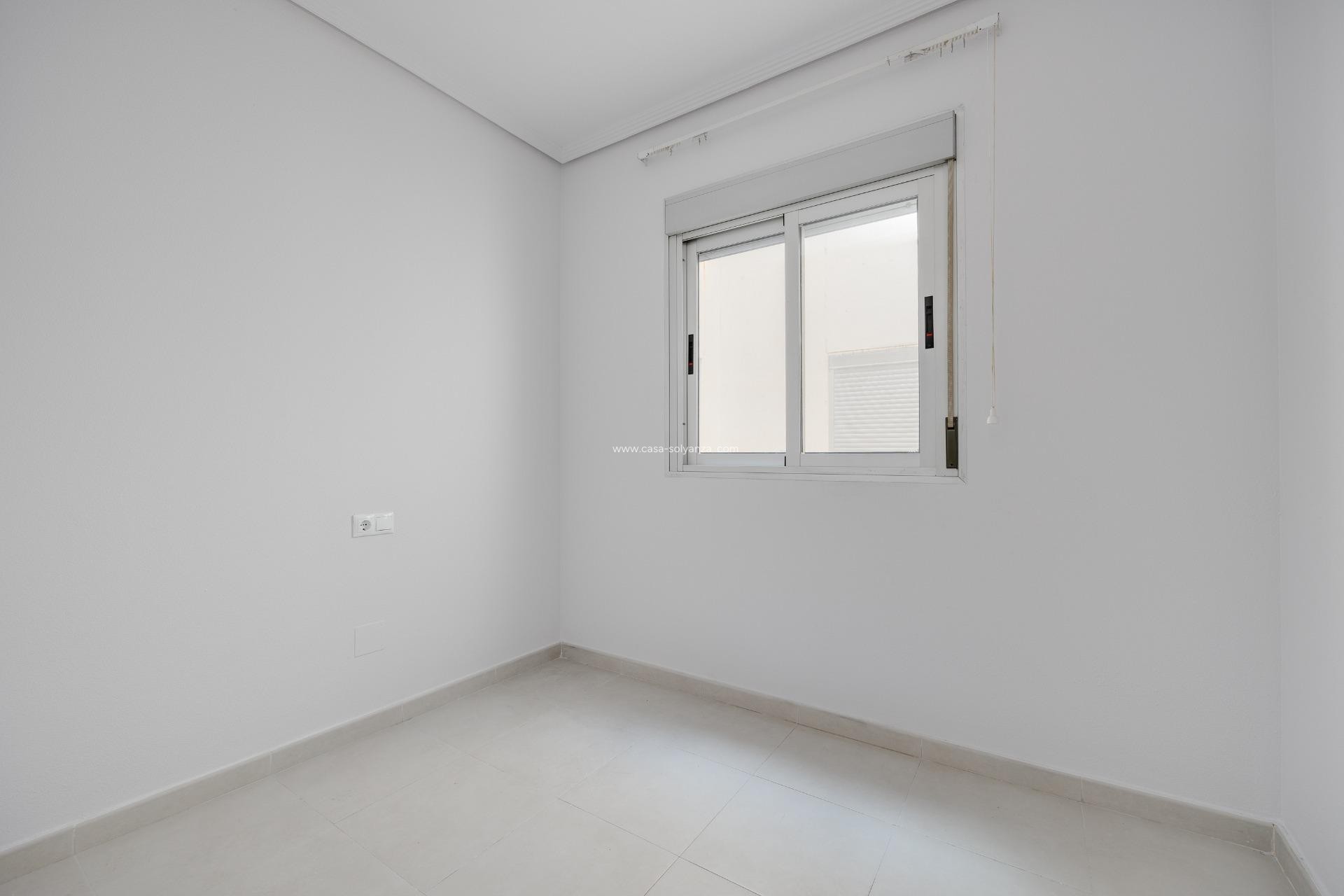 Resale - Apartment / flat - Torrevieja - Estacion Autobuses