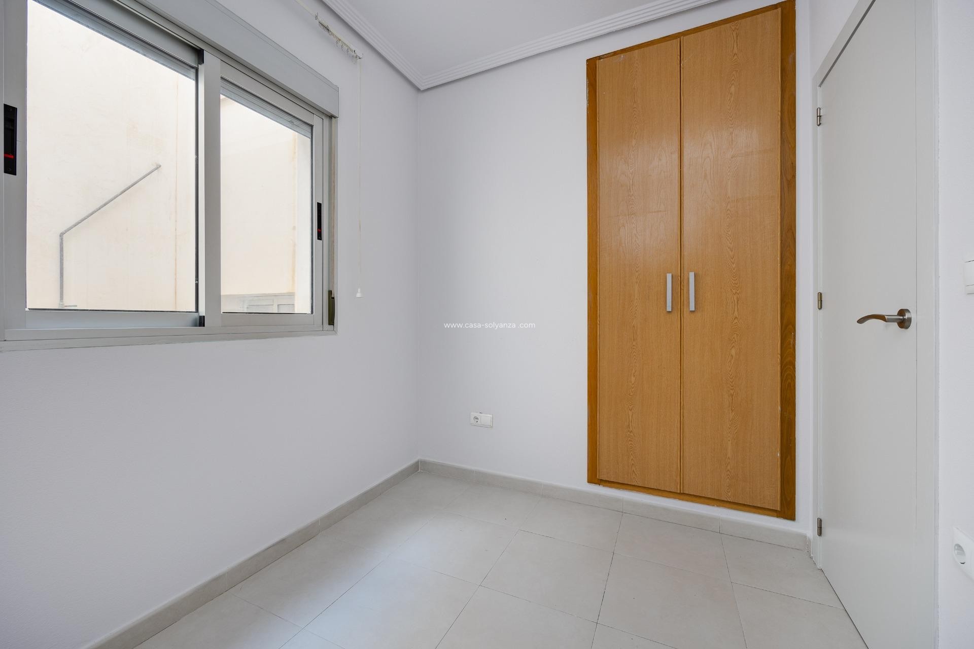 Resale - Apartment / flat - Torrevieja - Estacion Autobuses