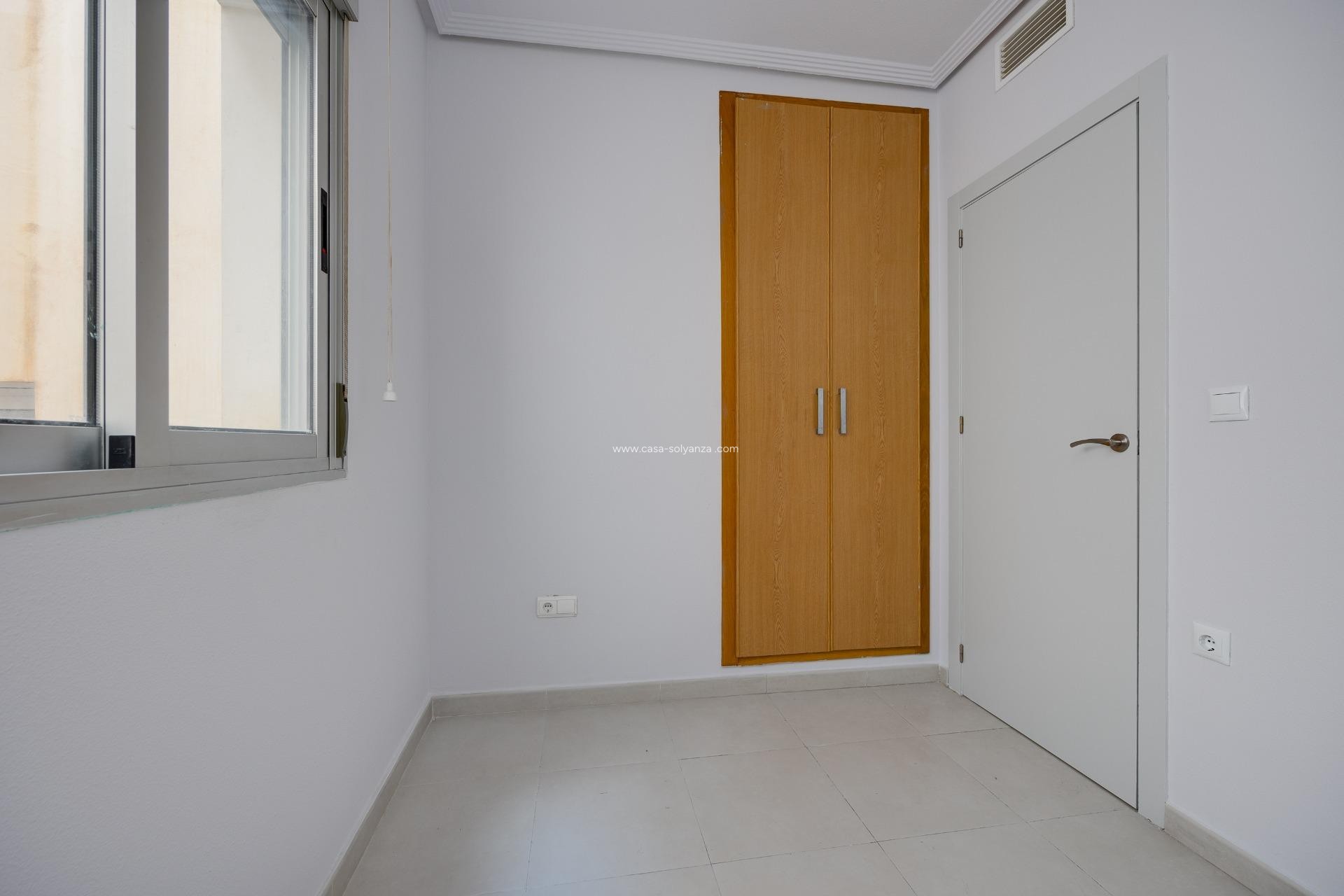 Resale - Apartment / flat - Torrevieja - Estacion Autobuses