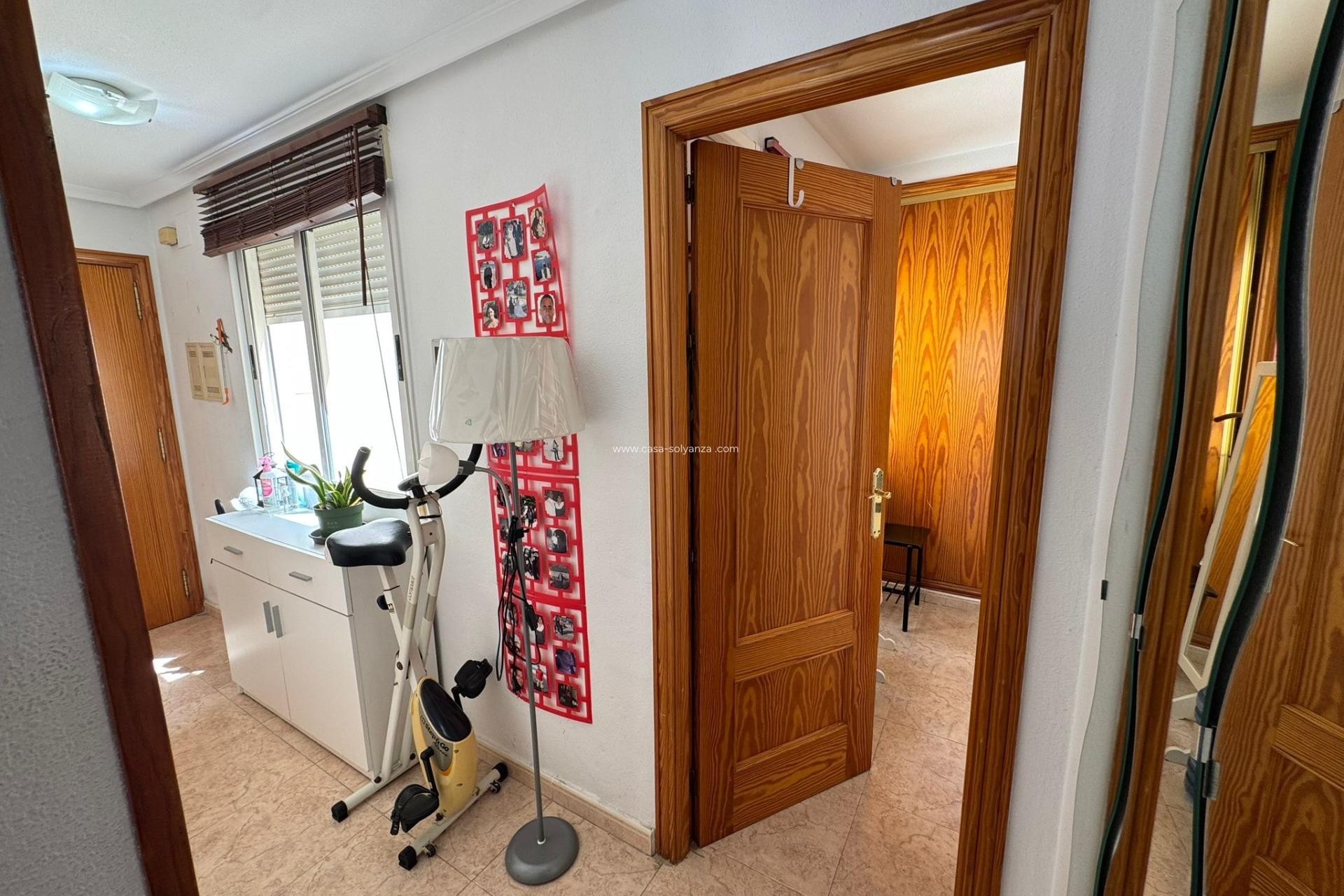 Resale - Apartment / flat - Torrevieja - Estacion Autobuses