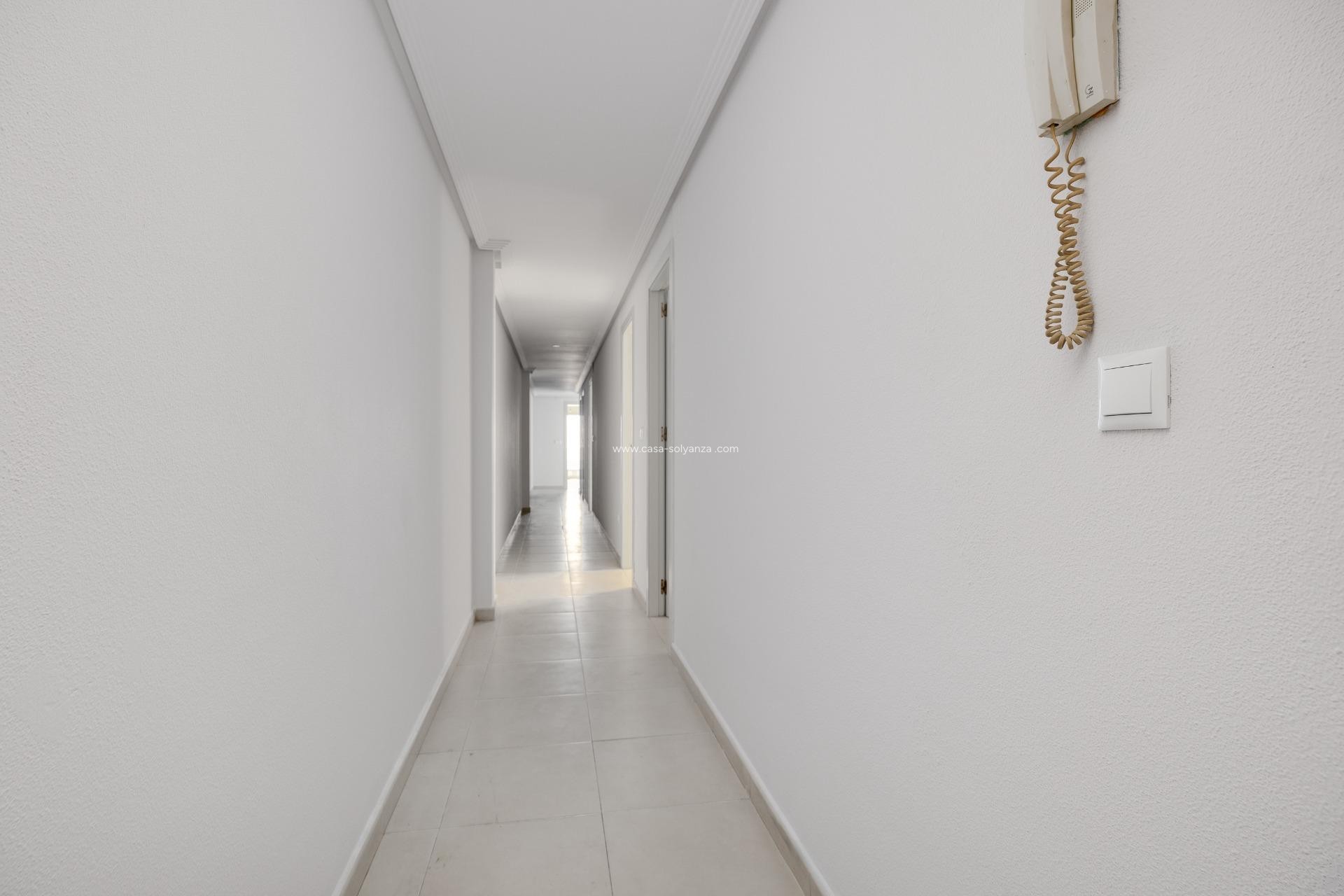 Resale - Apartment / flat - Torrevieja - Estacion Autobuses