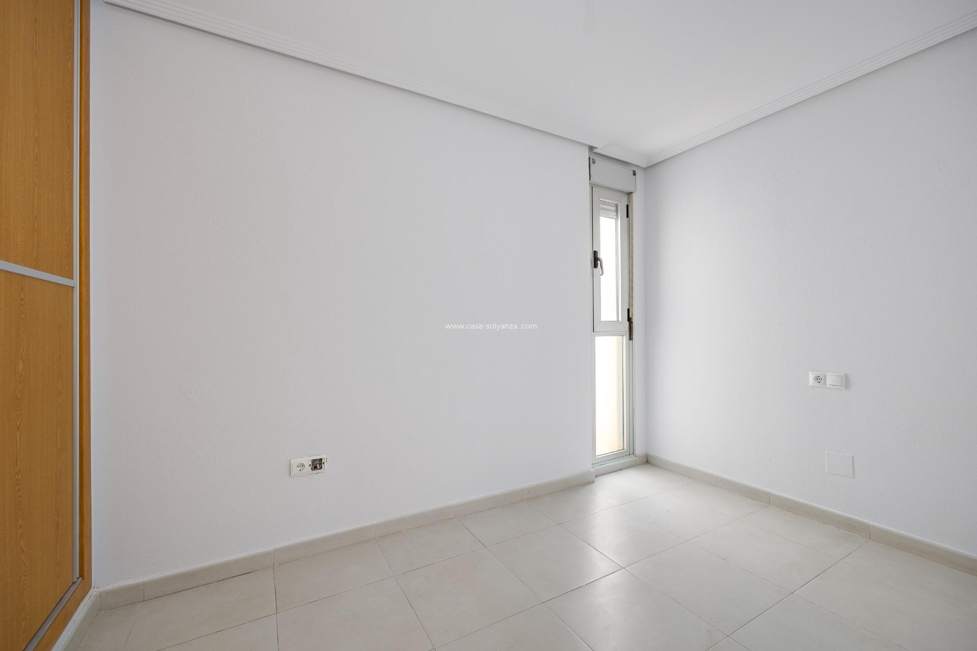 Resale - Apartment / flat - Torrevieja - Estacion Autobuses