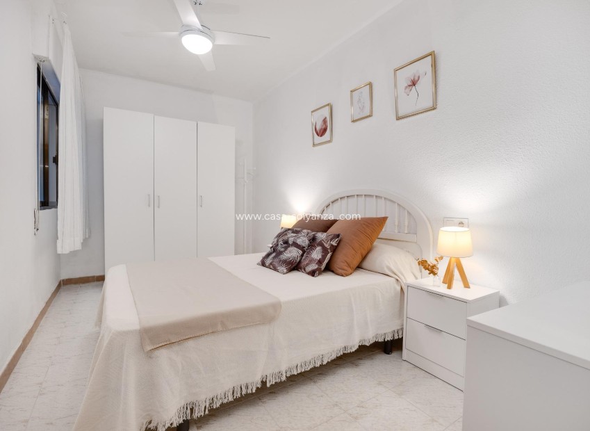 Resale - Apartment / flat - Torrevieja - Estacion Autobuses