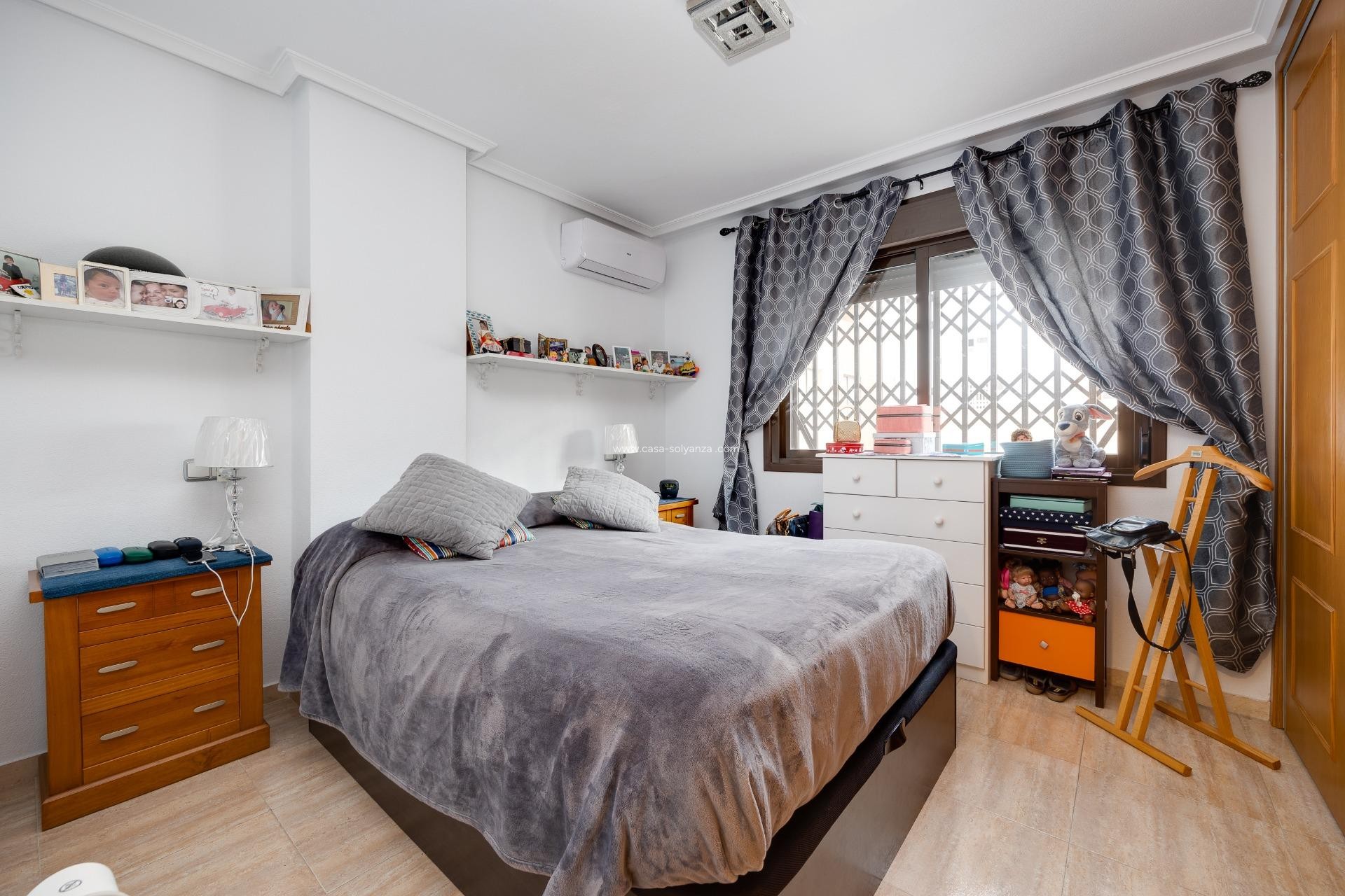 Resale - Apartment / flat - Torrevieja - Estacion Autobuses