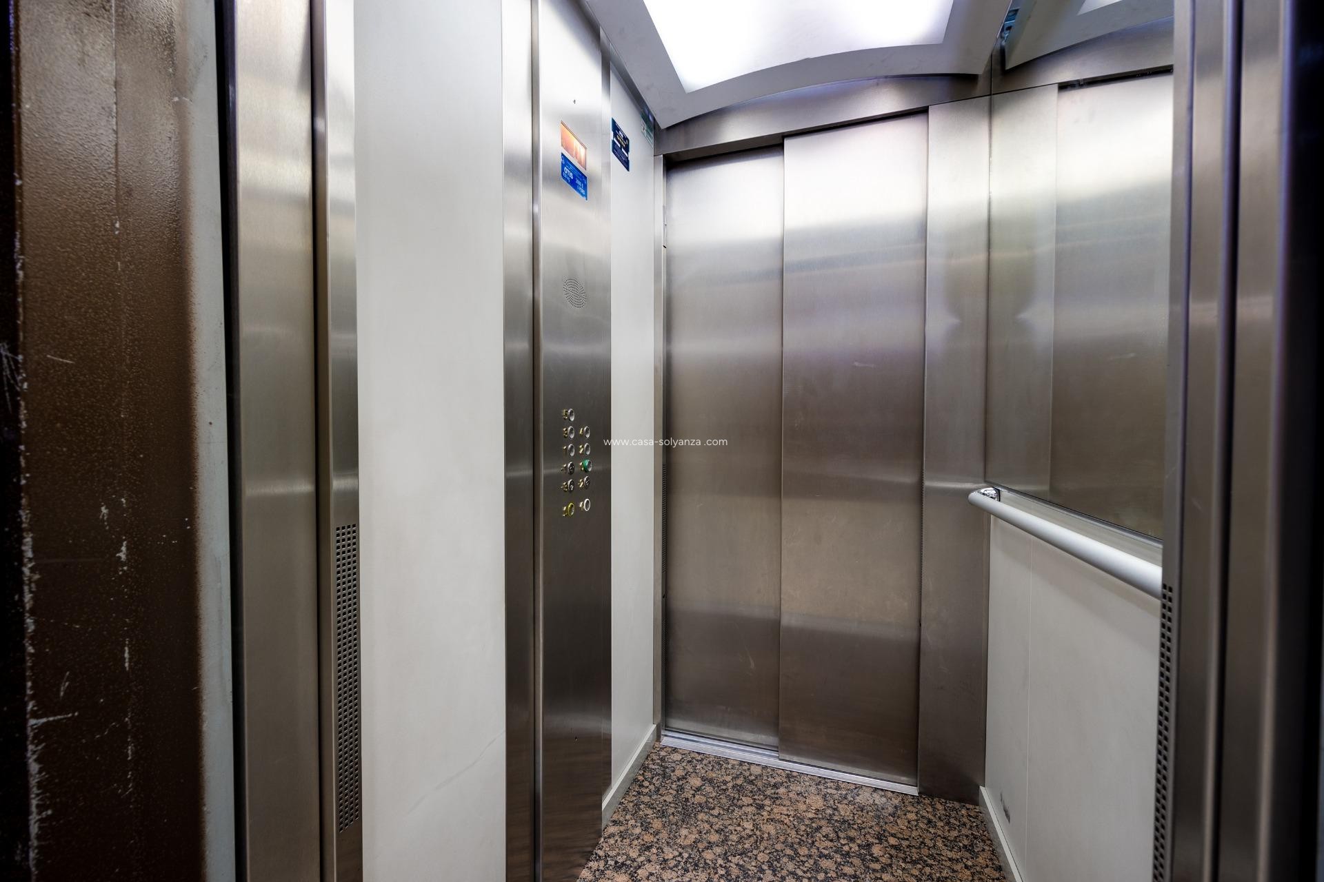 Resale - Apartment / flat - Torrevieja - Estacion Autobuses