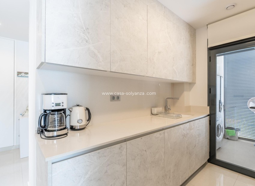 Resale - Apartment / flat - Torrevieja - Estacion Autobuses