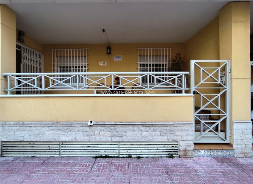 Resale - Apartment / flat - Torrevieja - Estacion Autobuses