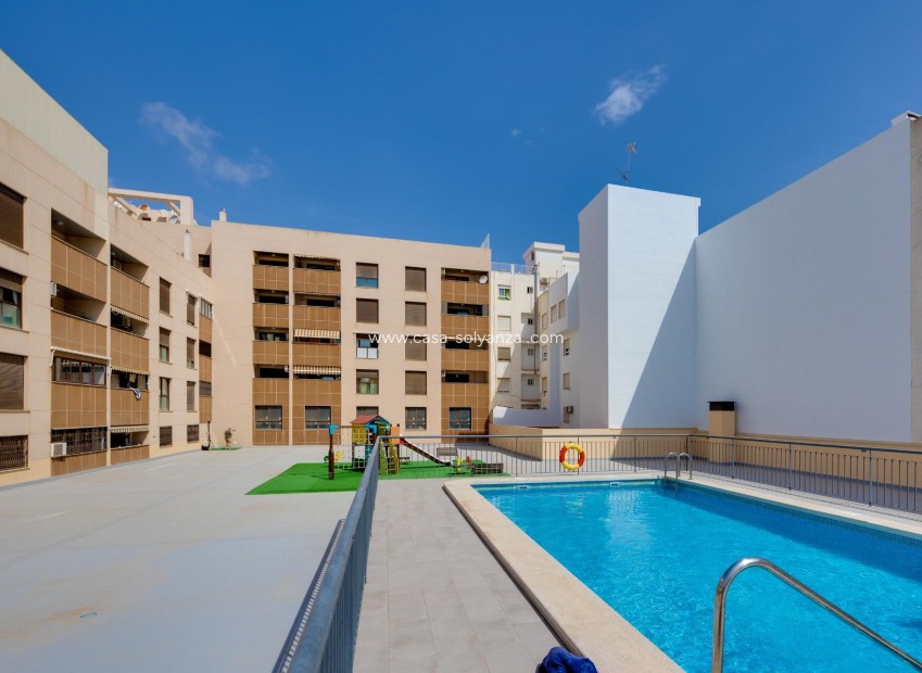 Resale - Apartment / flat - Torrevieja - Estacion Autobuses