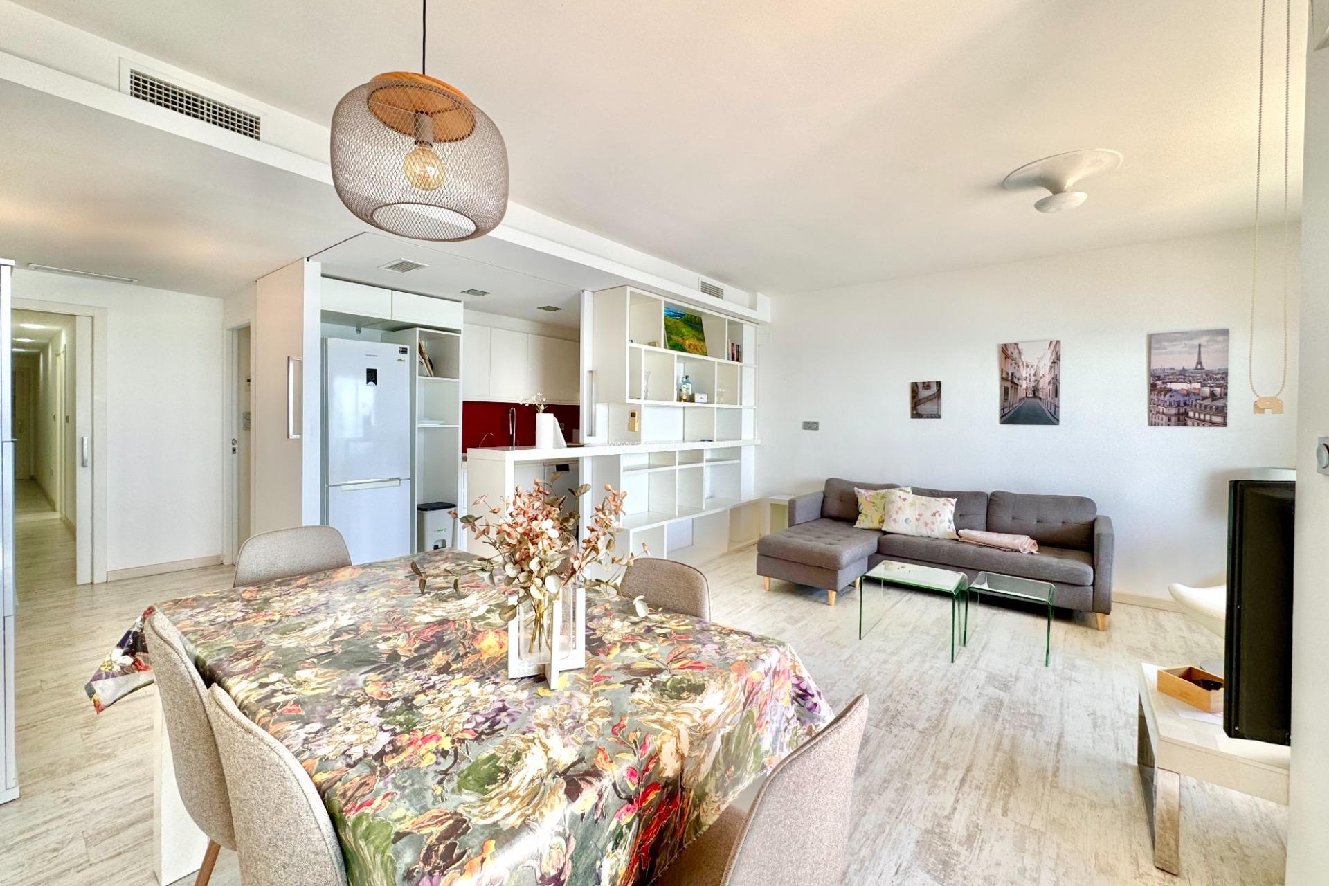 Resale - Apartment / flat - Torrevieja - Estacion Autobuses