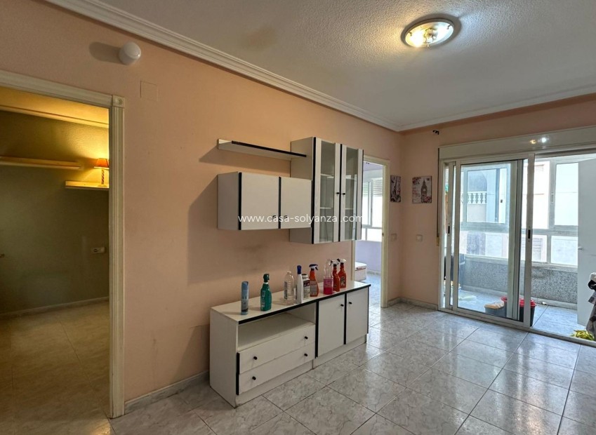 Resale - Apartment / flat - Torrevieja - Estacion Autobuses