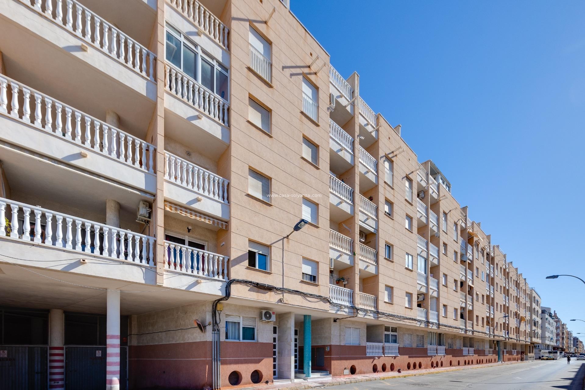 Resale - Apartment / flat - Torrevieja - Estacion Autobuses