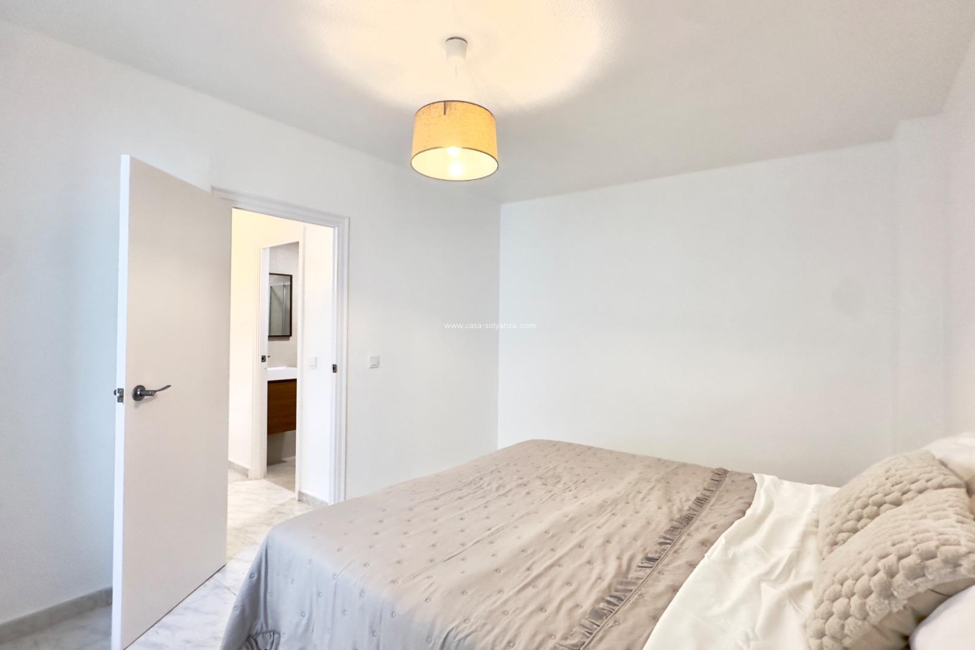 Resale - Apartment / flat - Torrevieja - Estacion Autobuses