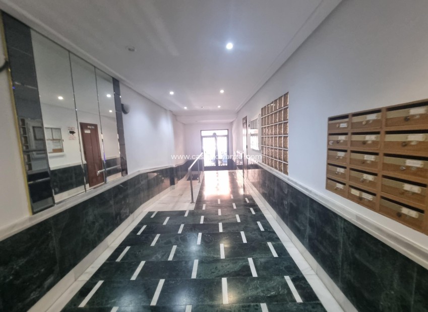 Resale - Apartment / flat - Torrevieja - Estacion Autobuses