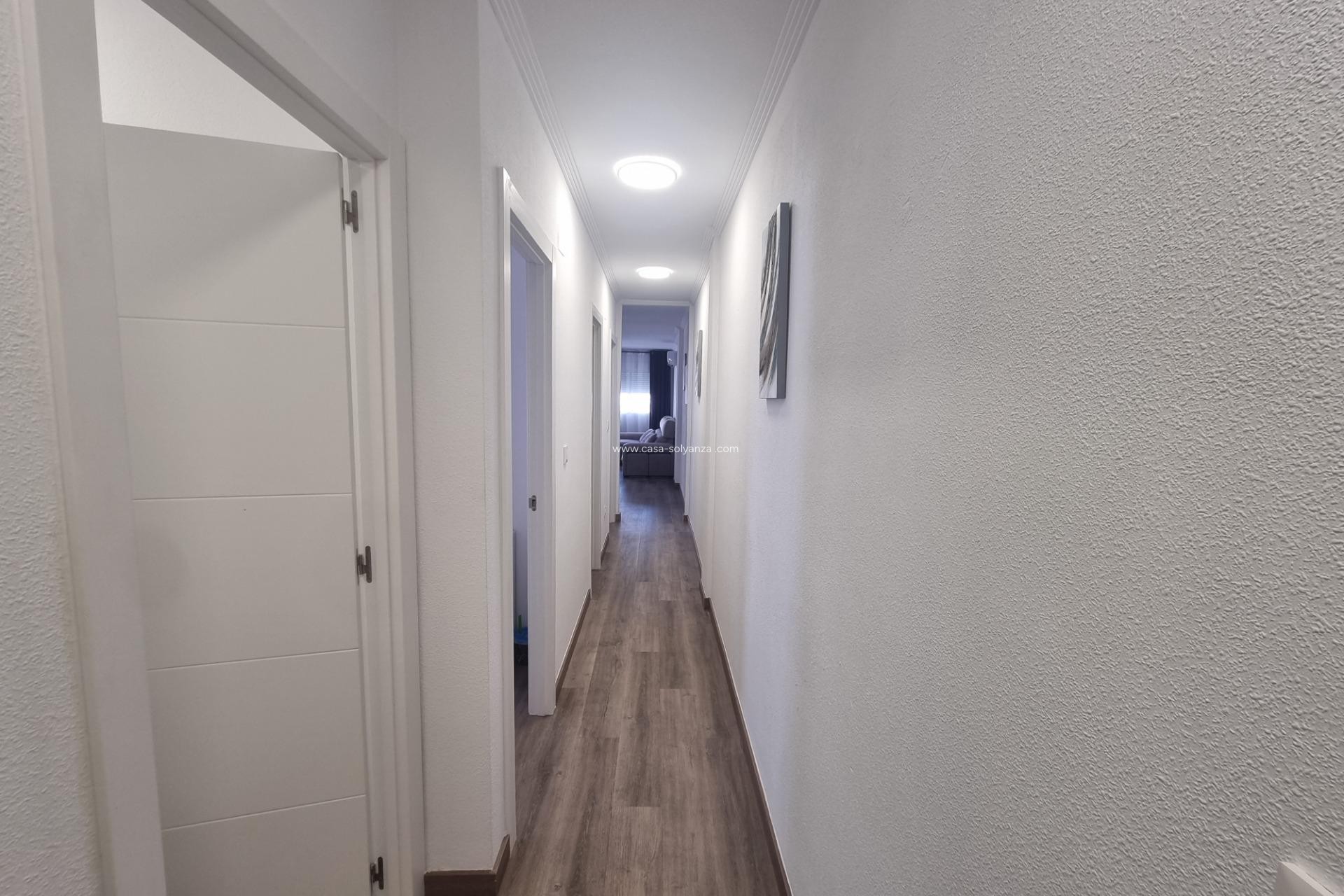 Resale - Apartment / flat - Torrevieja - Estacion Autobuses