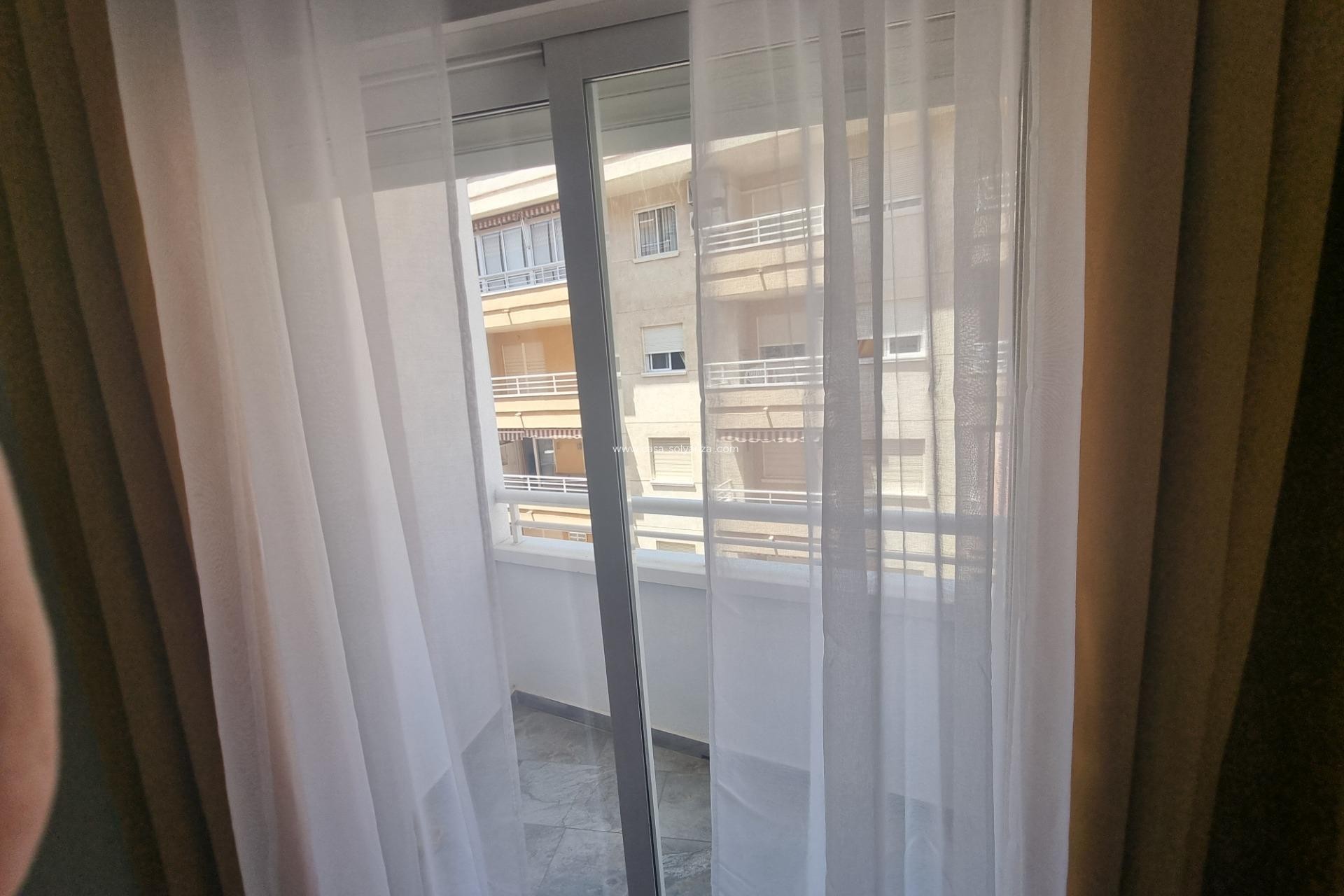 Resale - Apartment / flat - Torrevieja - Estacion Autobuses