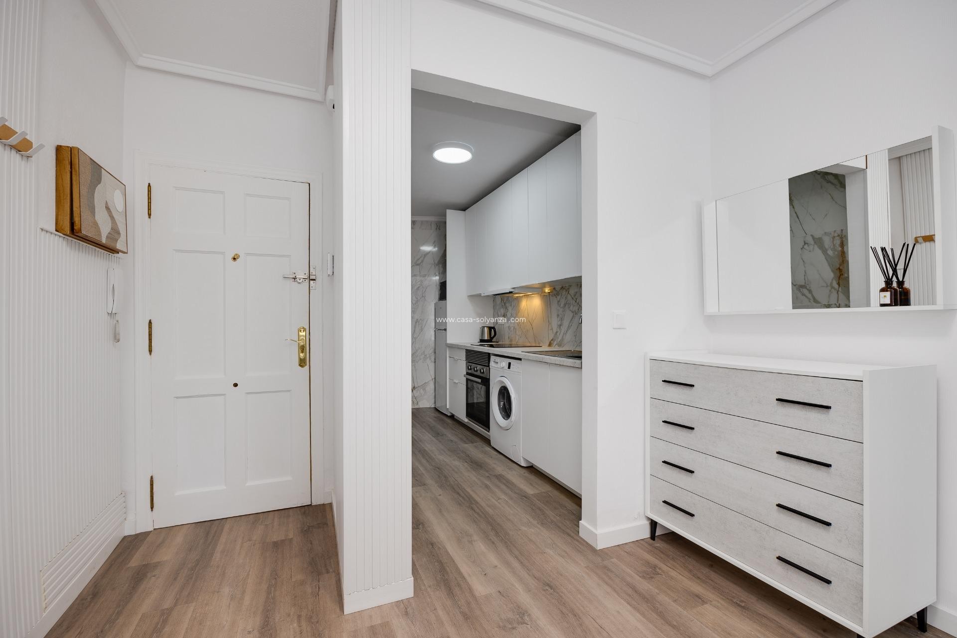 Resale - Apartment / flat - Torrevieja - Estacion Autobuses
