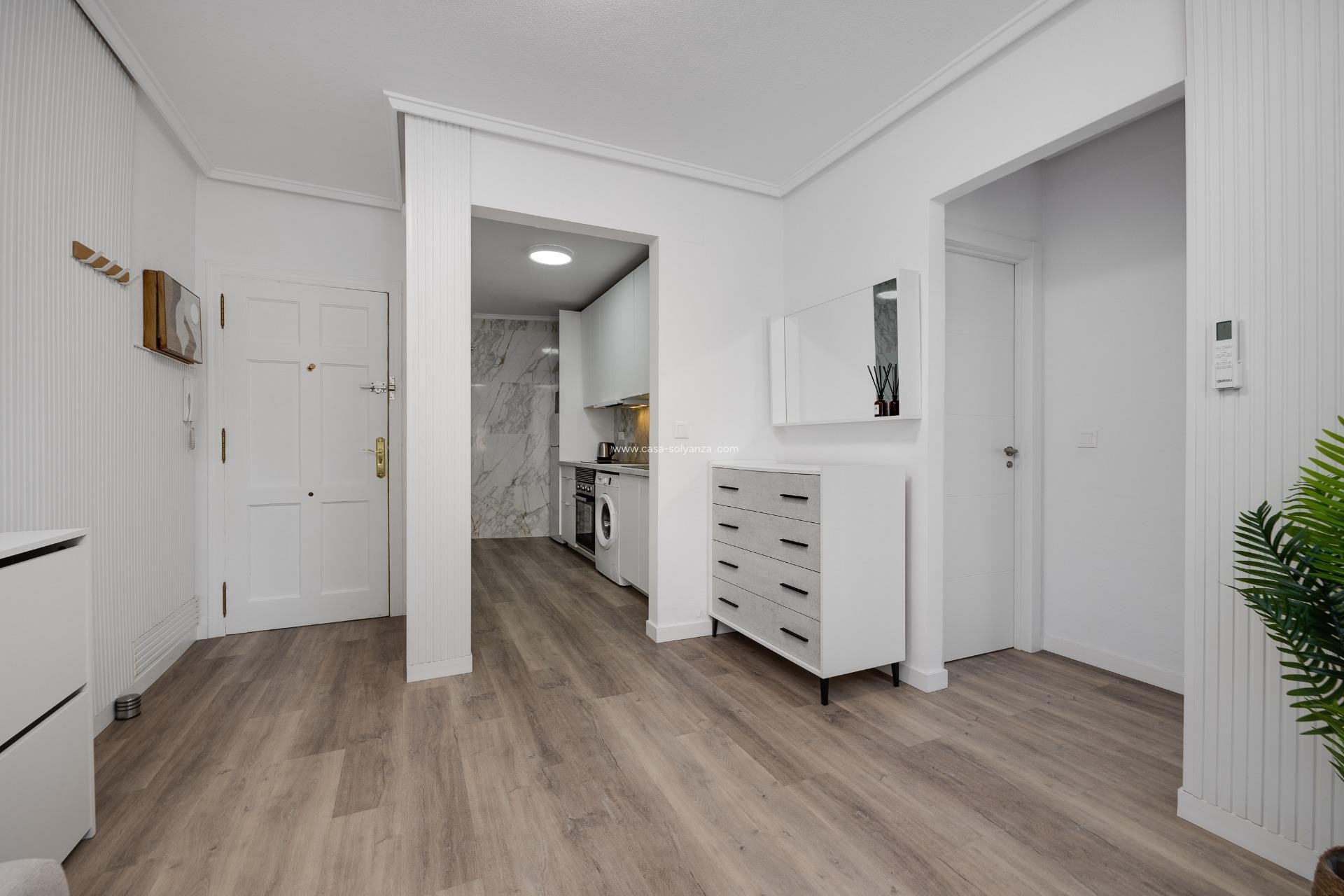 Resale - Apartment / flat - Torrevieja - Estacion Autobuses