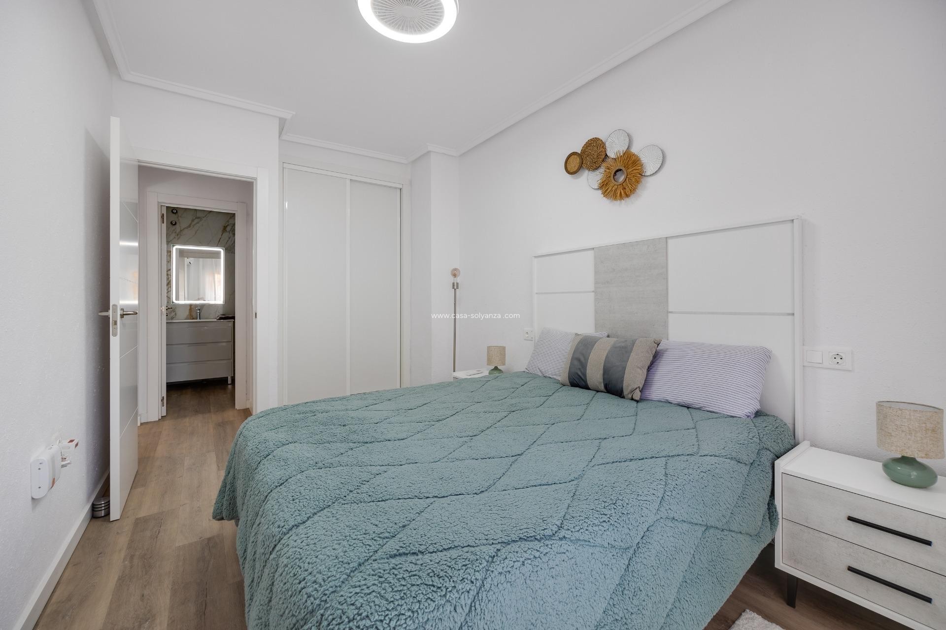 Resale - Apartment / flat - Torrevieja - Estacion Autobuses