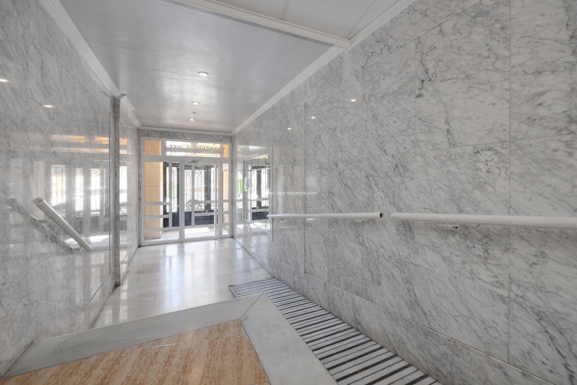 Resale - Apartment / flat - Torrevieja - Estacion Autobuses