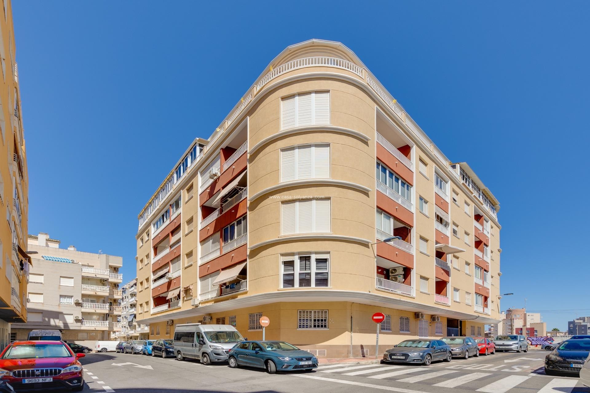 Resale - Apartment / flat - Torrevieja - Estacion Autobuses