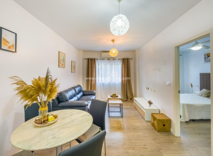 Resale - Apartment / flat - Torrevieja - Estacion de autobuses