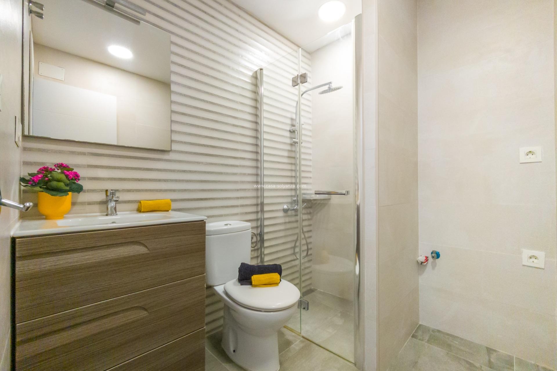 Resale - Apartment / flat - Torrevieja - Estacion de autobuses