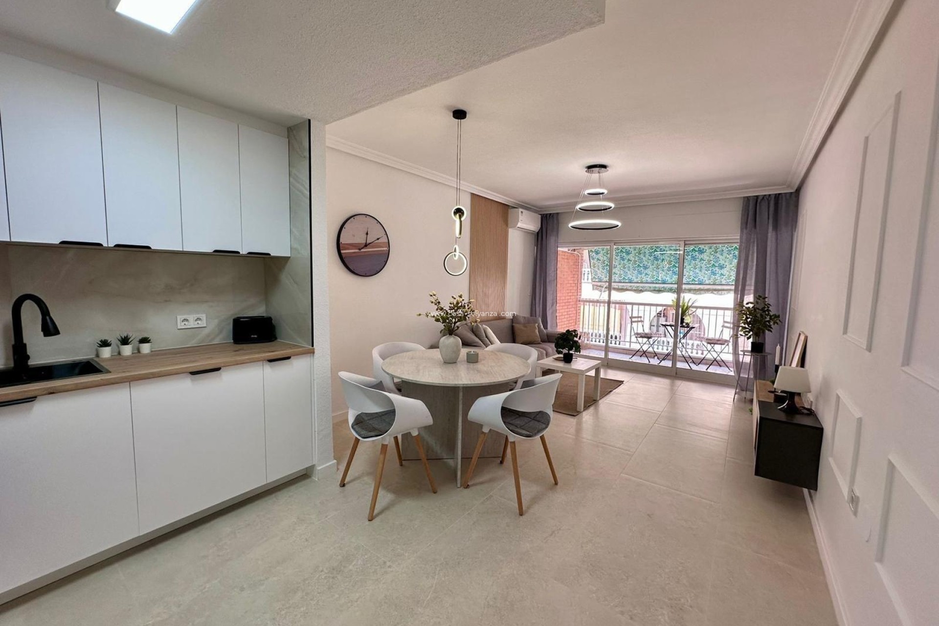 Resale - Apartment / flat - Torrevieja - Habaneras